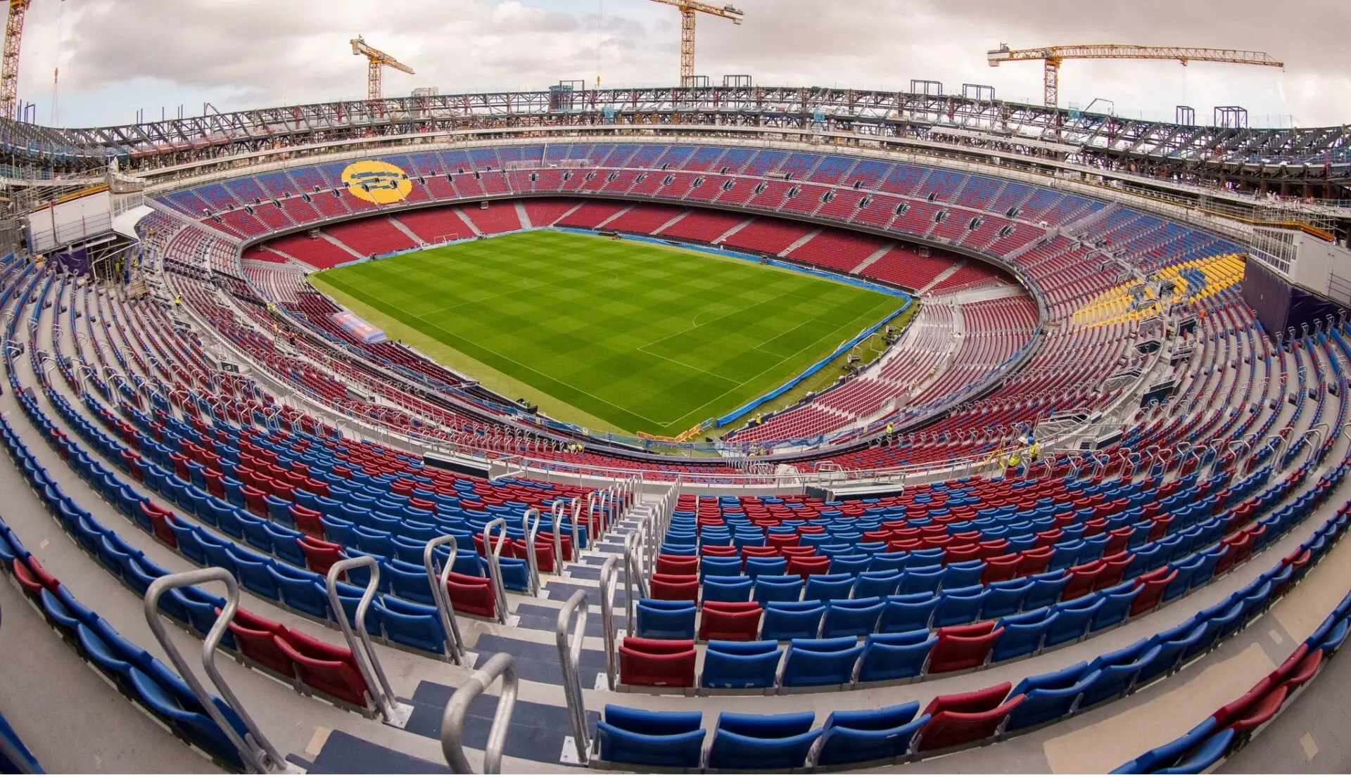 Presidente honorário do Bayern Munique ao ataque: «Em qualquer país, com esta dívida, o Barcelona não podia jogar na primeira divisão»