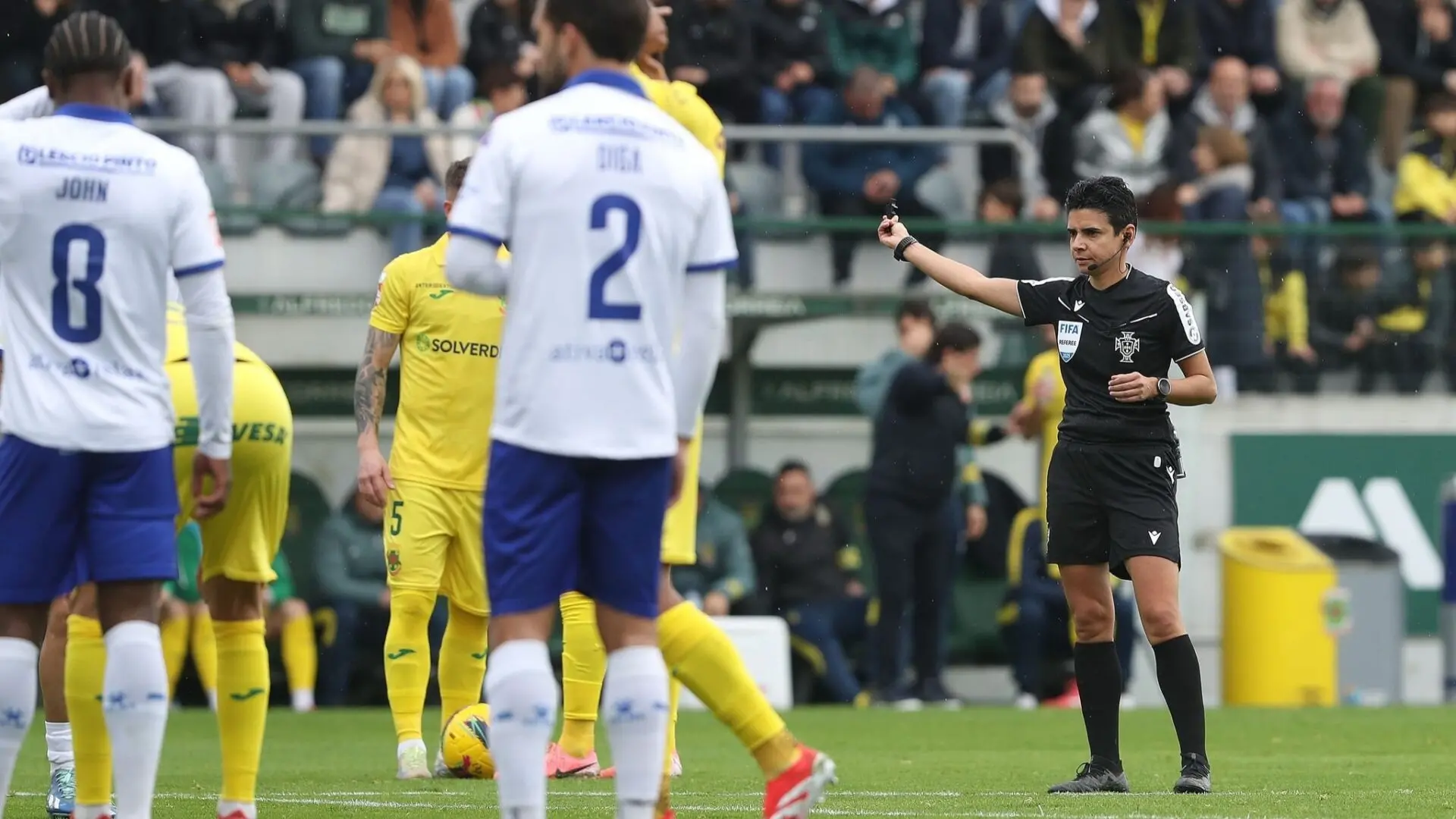 «É preciso que se consiga assumir e aceitar que o árbitro é um ser humano como qualquer outro e que erra como qualquer outro» – Entrevista Bola na Rede a Catarina Campos