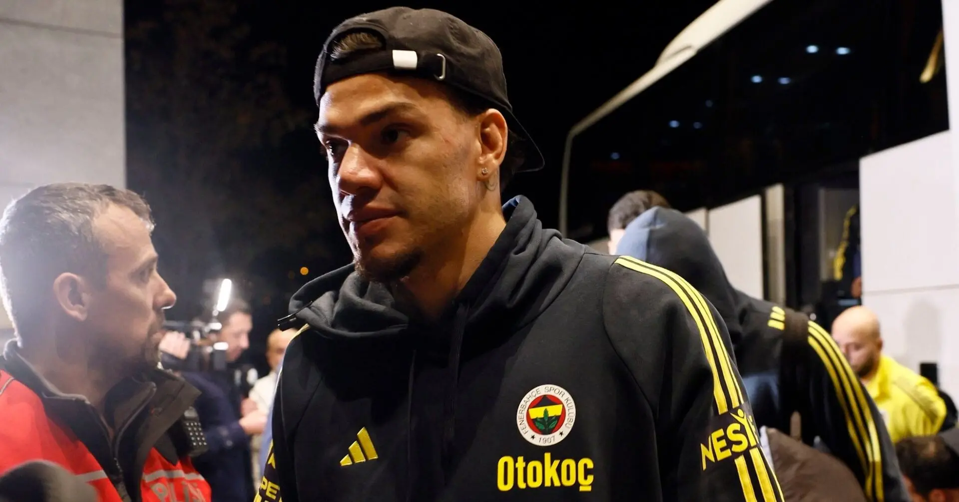 Fenerbahçe vence Rizespor em jogo com 7 golos